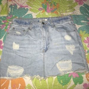 FOREVER 21 DISTRESSED LIGHT WASHED JEAN SKIRT